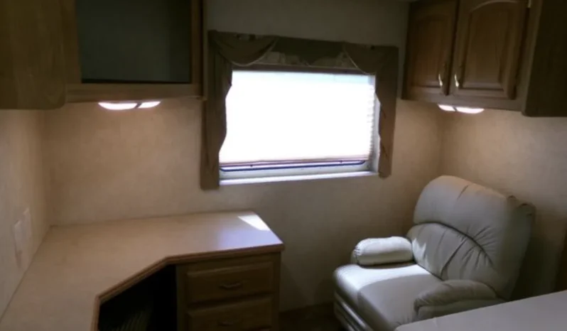 
								2005 Georgie Boy Cruise Master LE 3640 full									