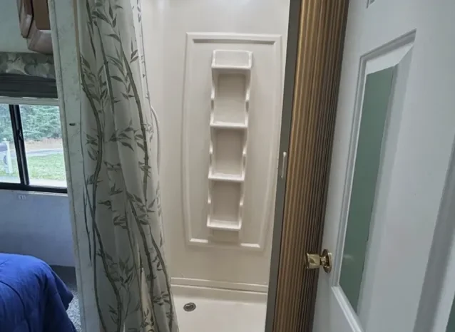 
								2001 Four Winds 28A Class C Motorhome full									