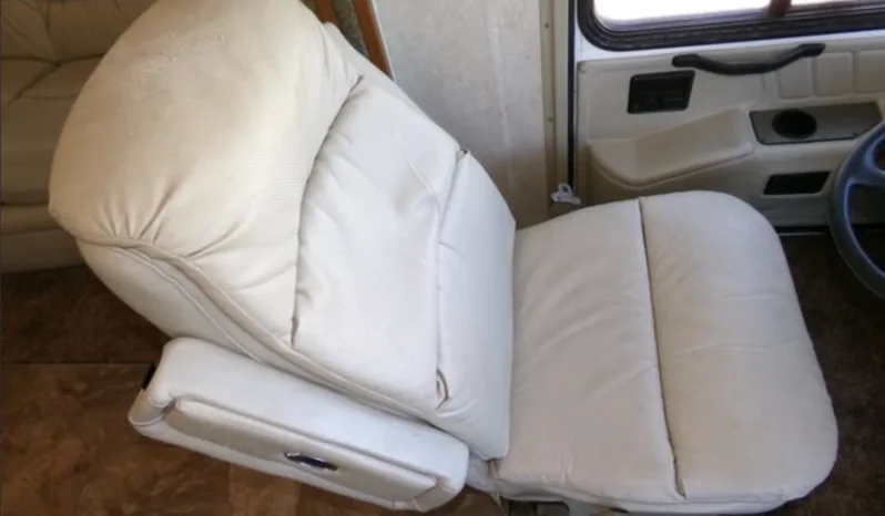 
								2005 Georgie Boy Cruise Master LE 3640 full									