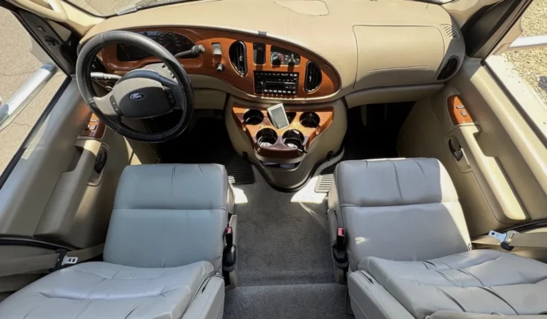 
								2008 Phoenix cruiser 2350 full									