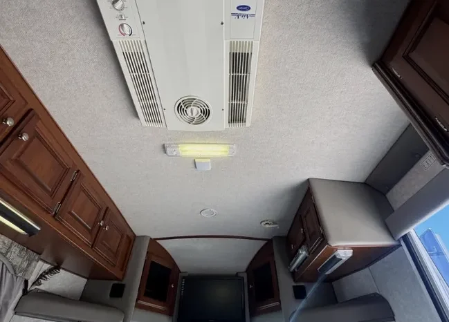 
								2008 Phoenix cruiser 2350 full									