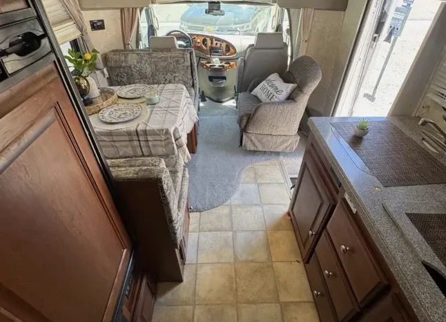 
								2008 Phoenix cruiser 2350 full									