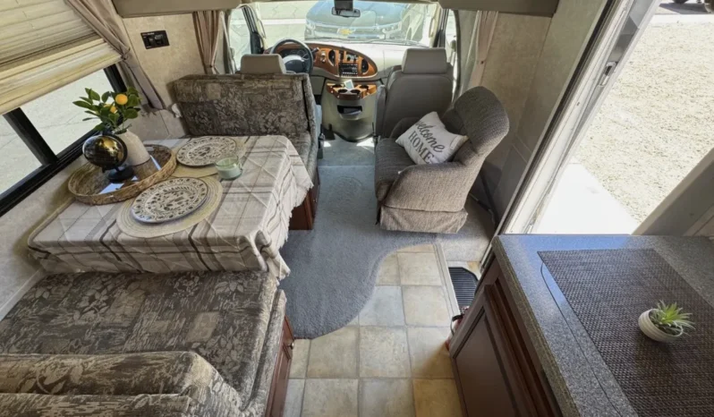 
								2008 Phoenix cruiser 2350 full									