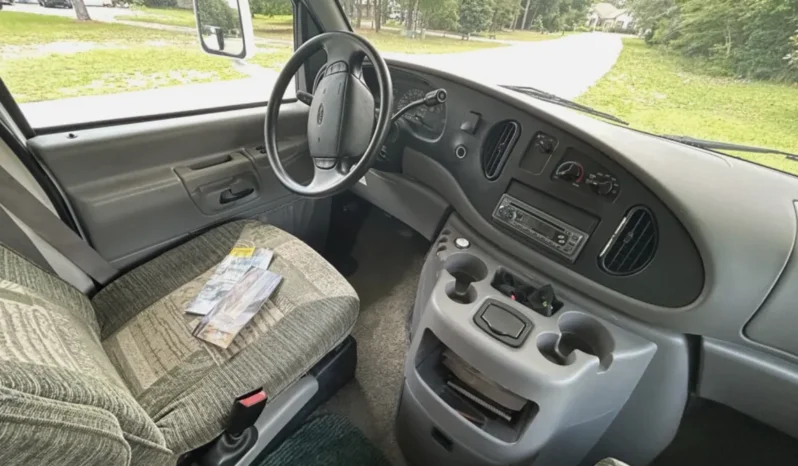 
								2001 Four Winds 28A Class C Motorhome full									