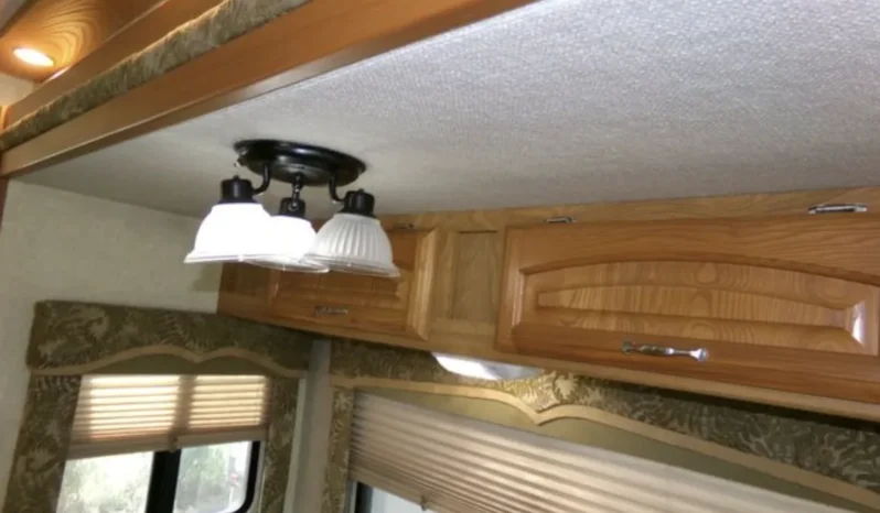 
								2005 Georgie Boy Cruise Master LE 3640 full									