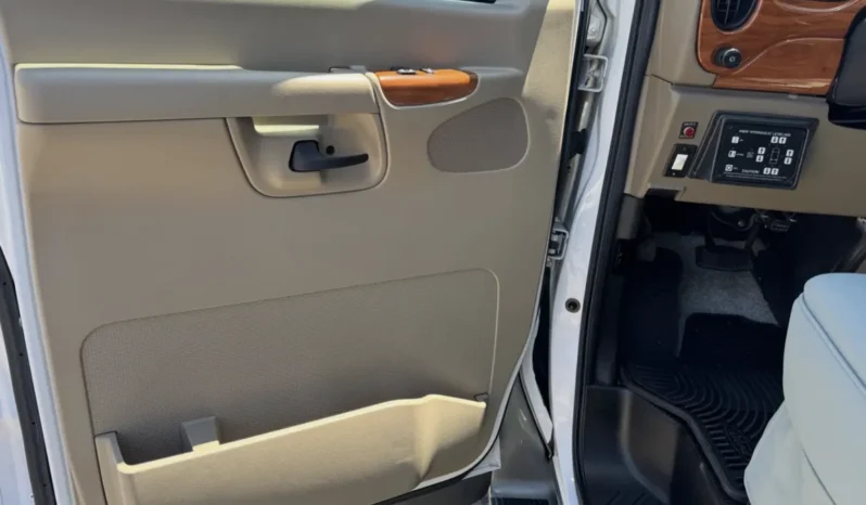 
								2008 Phoenix cruiser 2350 full									