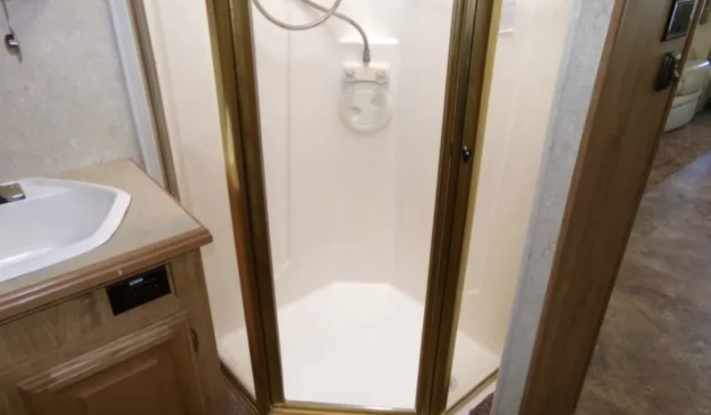 
								2005 Georgie Boy Cruise Master LE 3640 full									