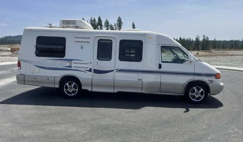 
								2004 Winnebago Rialta Rv Class B full									