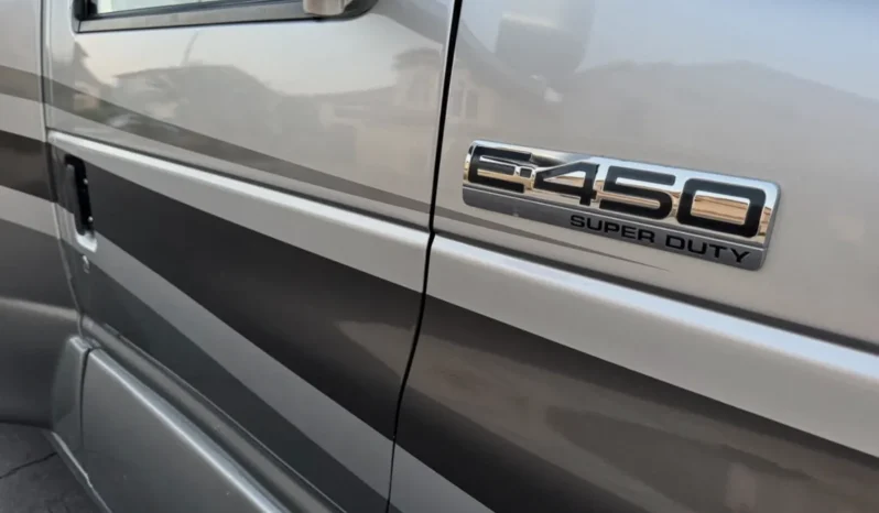 
								2008 Phoenix cruiser 2350 full									