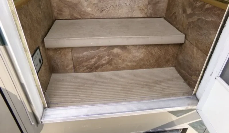 
								2005 Georgie Boy Cruise Master LE 3640 full									