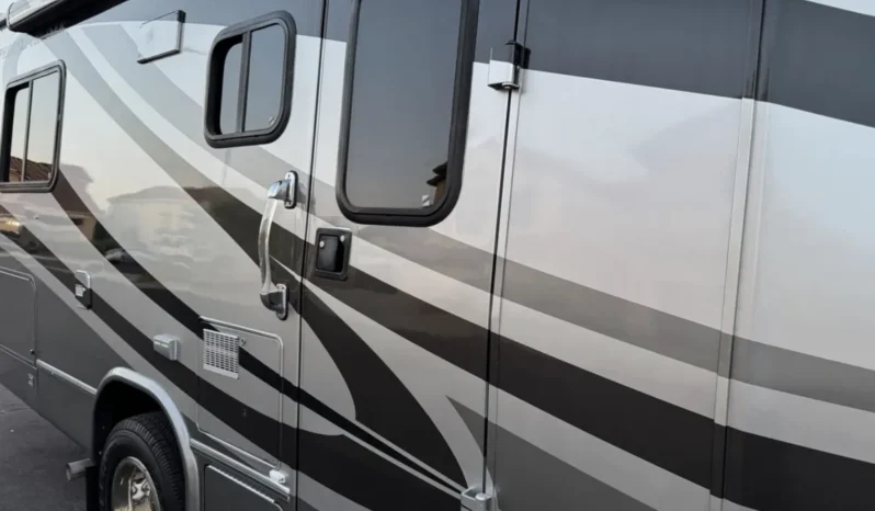 
								2008 Phoenix cruiser 2350 full									