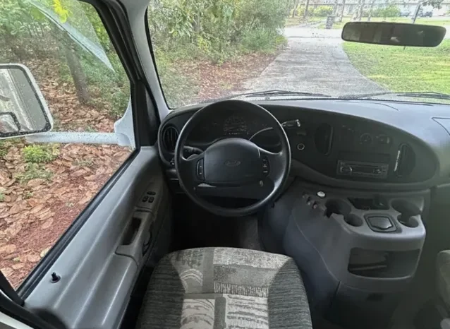 
								2001 Four Winds 28A Class C Motorhome full									