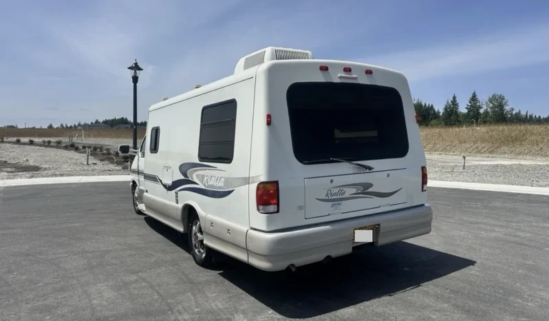 
								2004 Winnebago Rialta Rv Class B full									