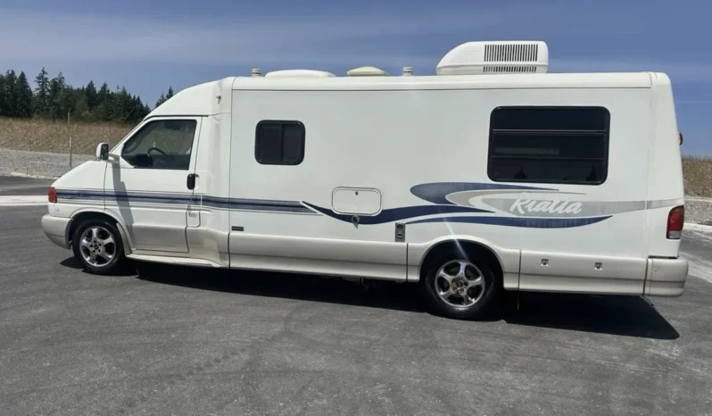 
								2004 Winnebago Rialta Rv Class B full									